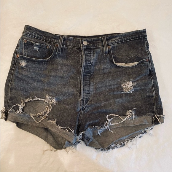 Levi’s 501 black distress shorts size L - Picture 1 of 2